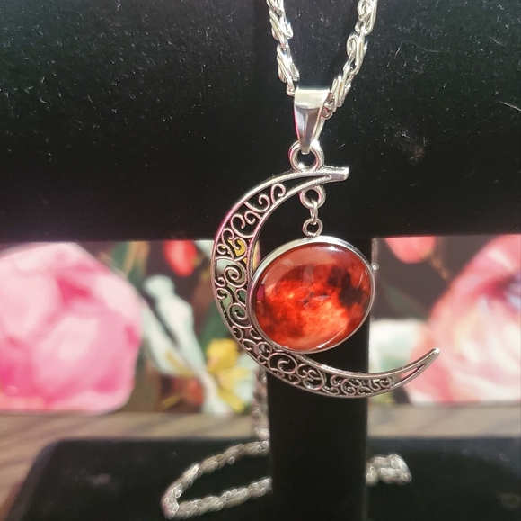 Jewelry - Glow in the Dark Necklace